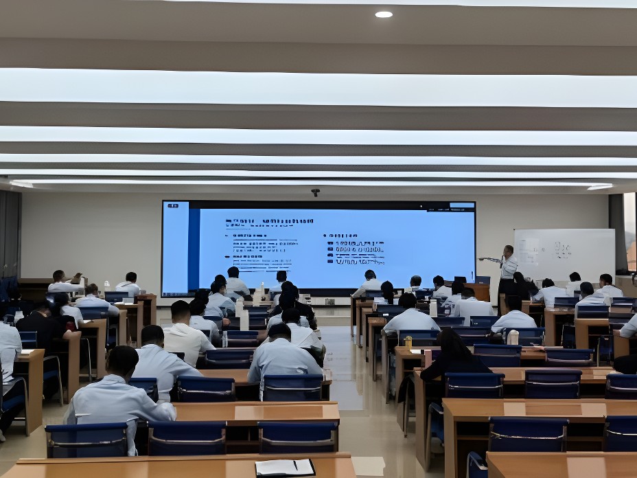 AI 赋能职场创新工作坊授课现场