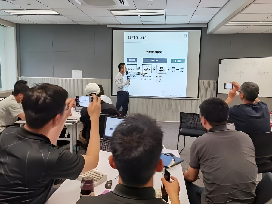 上海电力 AI 竞赛特训班授课现场