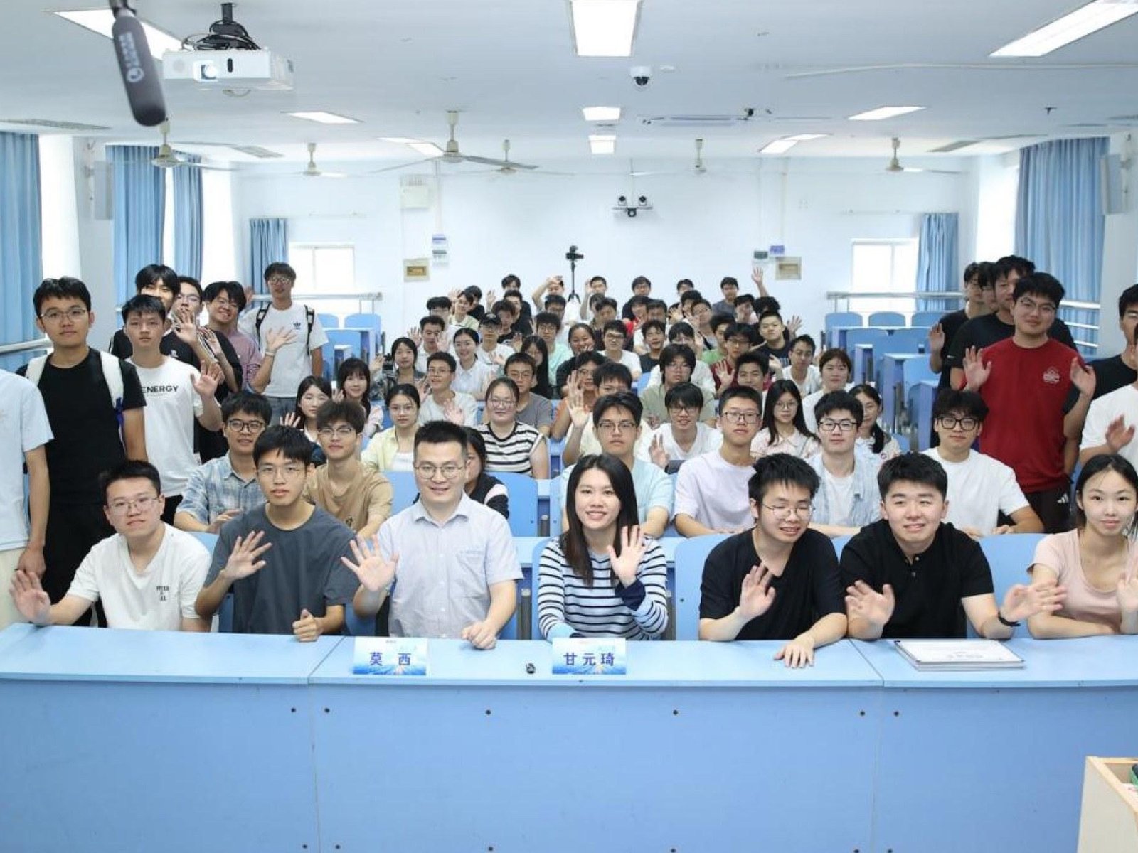 南昌大学大模型应用开发实训营 Demo Day 合影