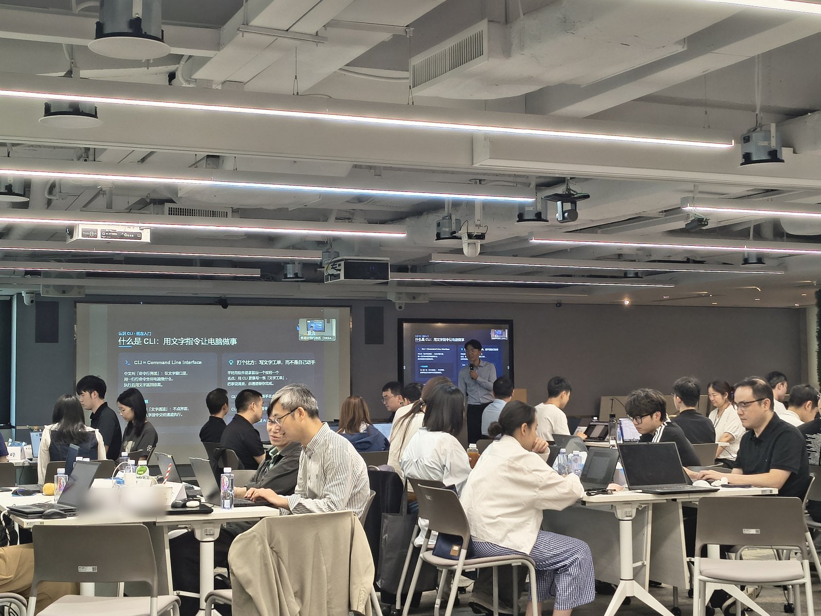 张阳老师讲解 CLI 用文字指令让电脑做事，学员同步上机操作