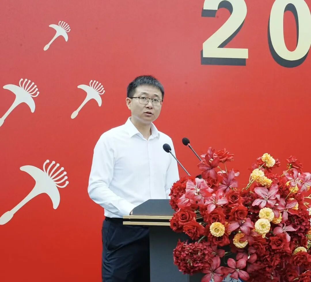 智绘天行张财华返校：开学典礼寄语，为智科学院新生开讲 AI 开学第一课